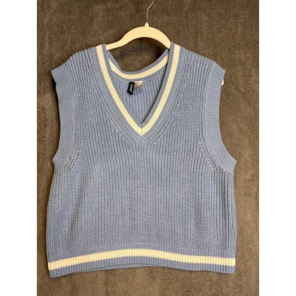 Divided H M Light Blue Knit V Neck Sweater Vest Cream Stripe‎ Detail Size L